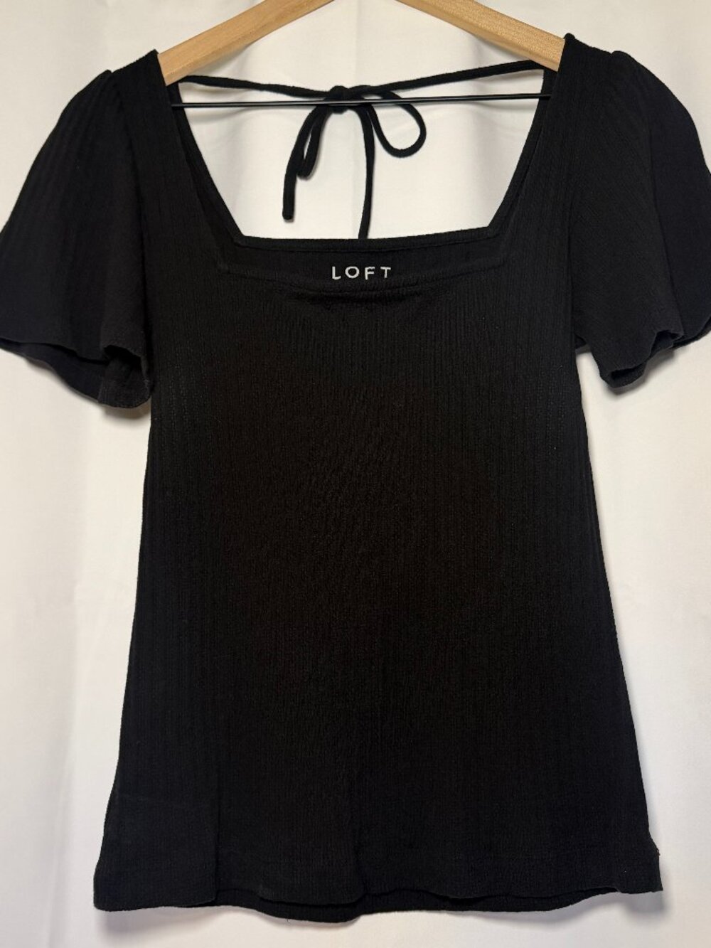 Loft Square Neck Tie-Back Top Womens M Black Vertical-Ribbed Flutter Sleeve EUC